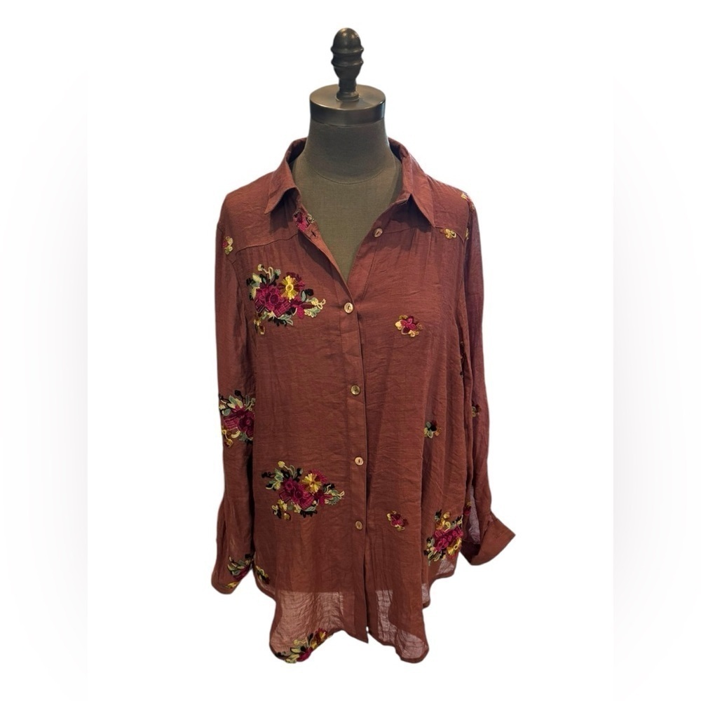 Fig & Flower Embroidered Floral Blouse Medium